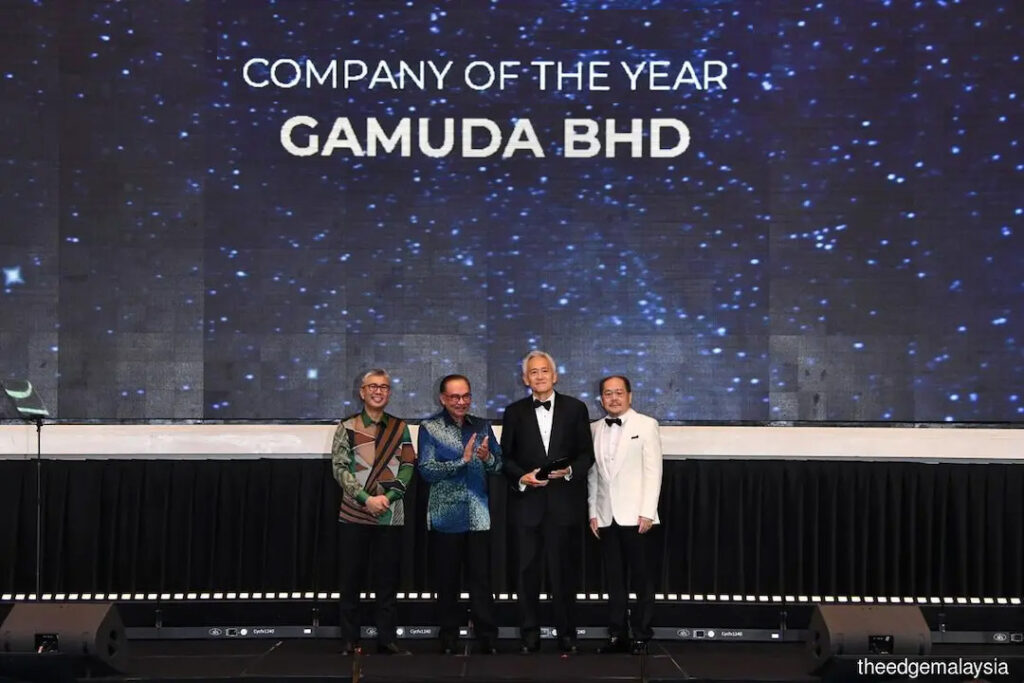 (From left) Minister of Investment, Trade and Industry Tengku Datuk Seri Zafrul Abdul Aziz, Prime Minister Datuk Seri Anwar Ibrahim, Gamuda group managing director Datuk Lin Yun Ling and The Edge Media Group chairman Tan Sri Tong Kooi Ong. (Photos by Mohd Izwan/The Edge)